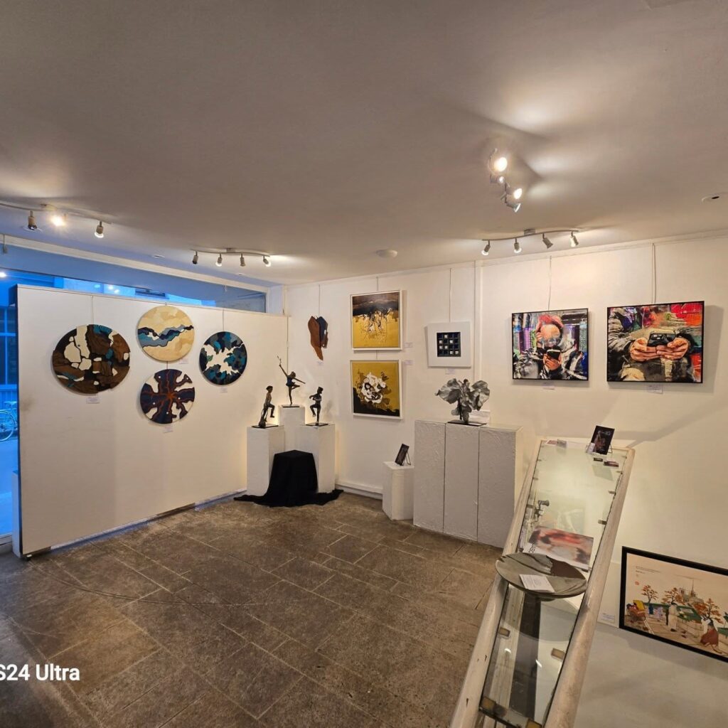 Vue d’ensemble de l’exposition Rainbow Flow, Salon d’Hiver AEAF 2026, Galerie Thuillier, Paris